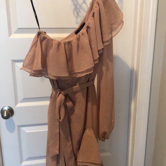 4/$15 Forever 21 off shoulder dress - Picture 2 of 6